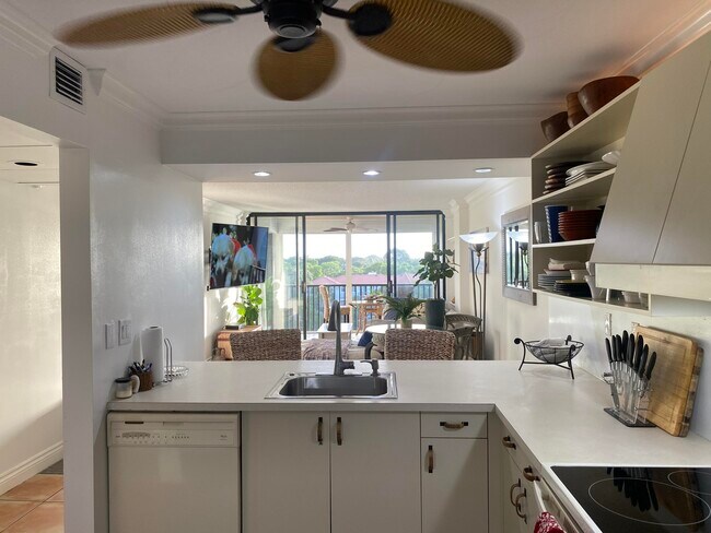 Building Photo - 22 Royal Palm Way