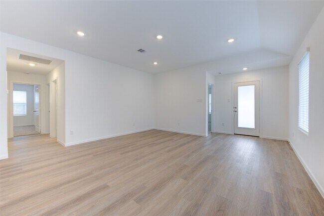 Building Photo - 40650 Balsam Run Ln