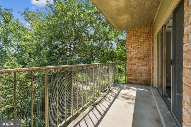 Building Photo - 11907 Parklawn Dr