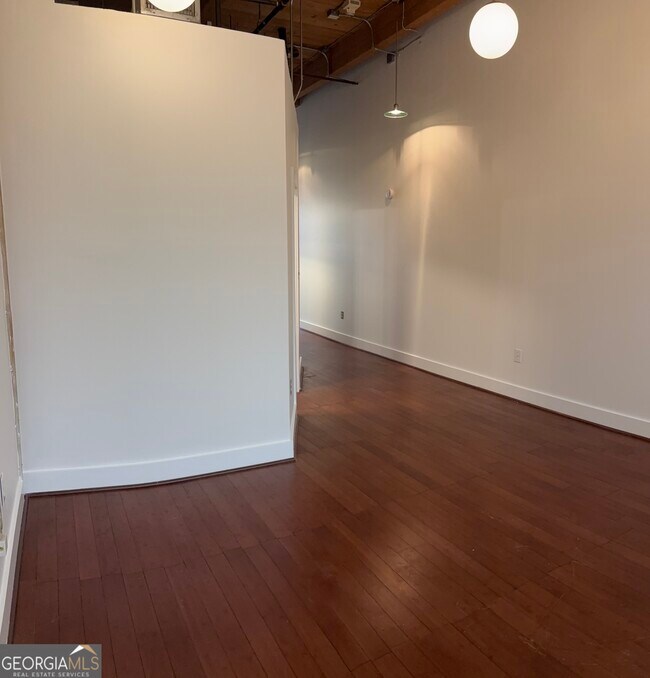 Building Photo - 204 Walker St SW