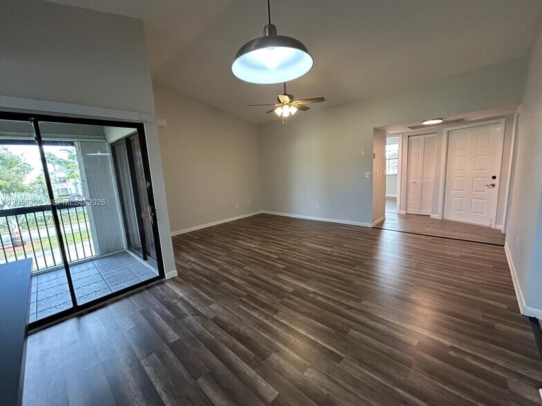Building Photo - 1197 Washington Cir