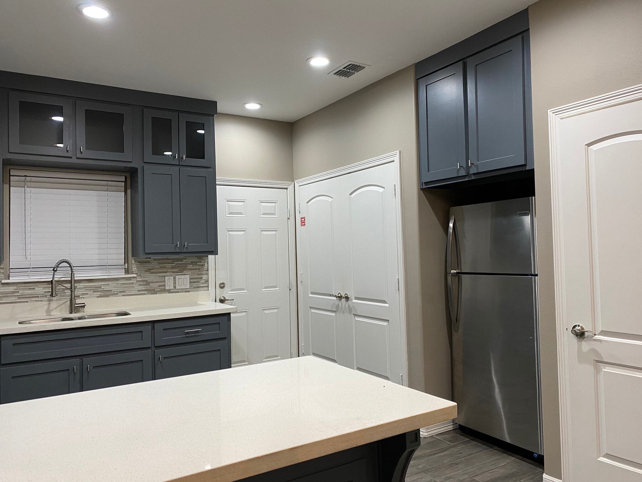 Building Photo - 2005 Harrison St