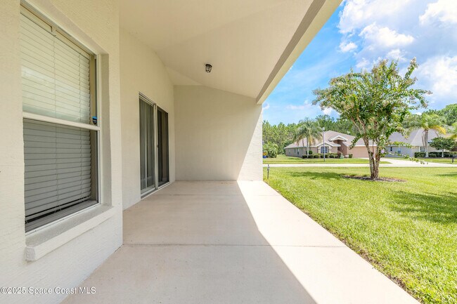 Building Photo - 1442 Areca Palm Dr