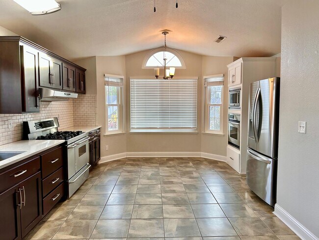 Building Photo - 148 Castlemont Dr