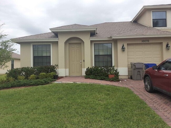 Primary Photo - 10070 W Villa Cir