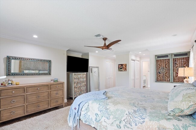 Building Photo - 830 NE Boca Bay Colony Dr