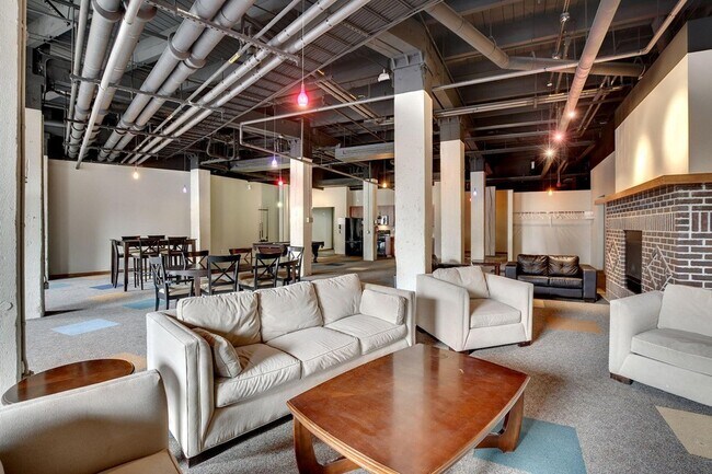 Building Photo - 404 N Washington Ave