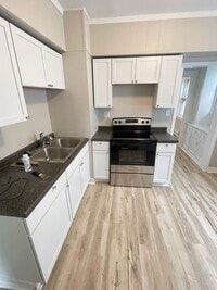 Building Photo - 611 E 6th St