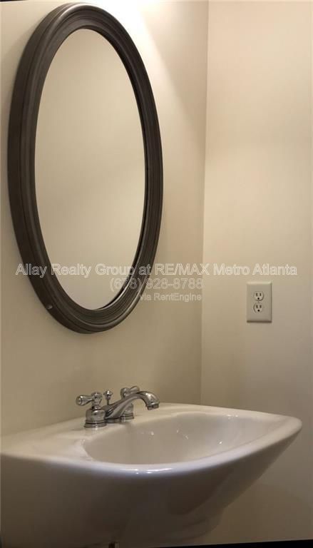 Building Photo - 2673 Rivers Edge Dr NE