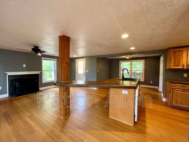 Building Photo - 15 Lela Ln