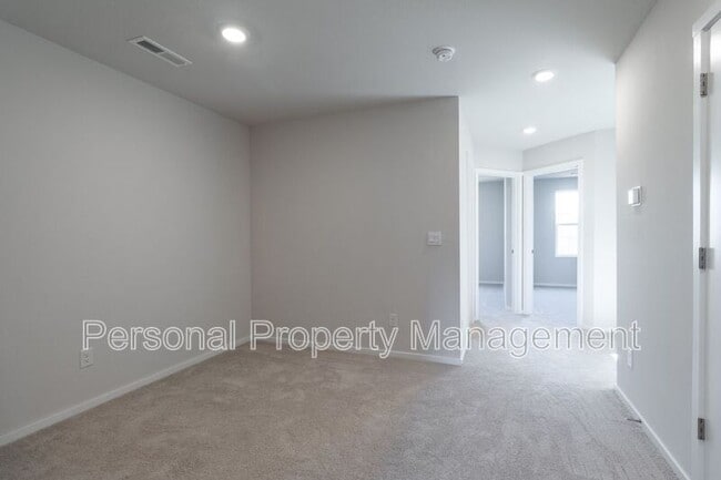 Building Photo - 242 N Layla Pl