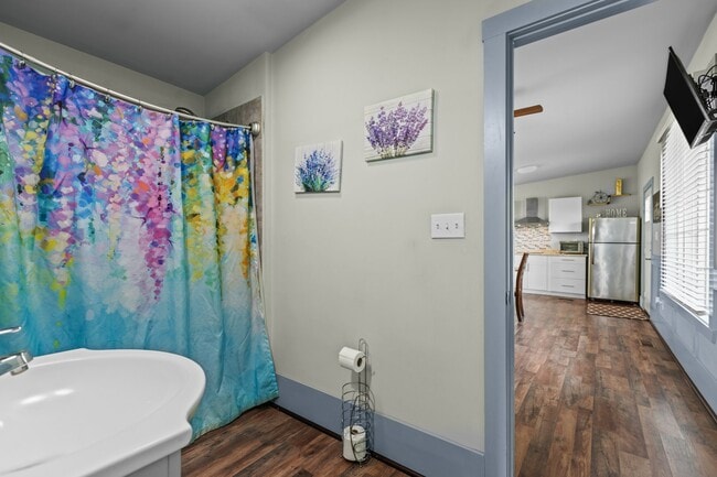 Building Photo - 2116 Las Flores Ln