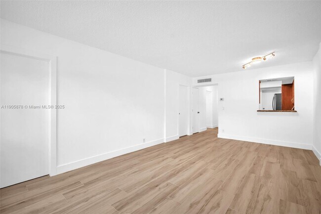 Building Photo - 1333 E Hallandale Beach Blvd