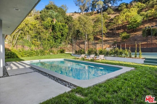 Building Photo - 1836 Loma Vista Dr