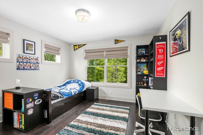 Building Photo - 3757 Lake Birch St NE