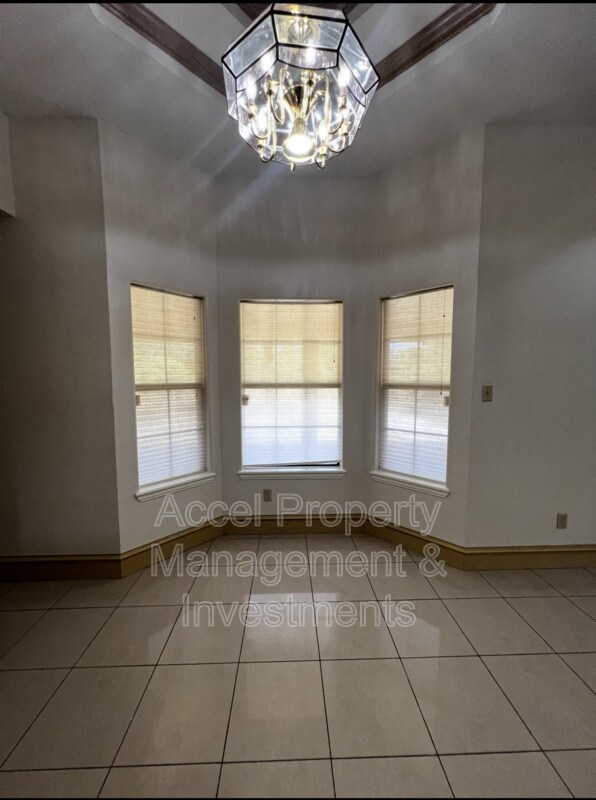 Building Photo - 1703 Sunrise