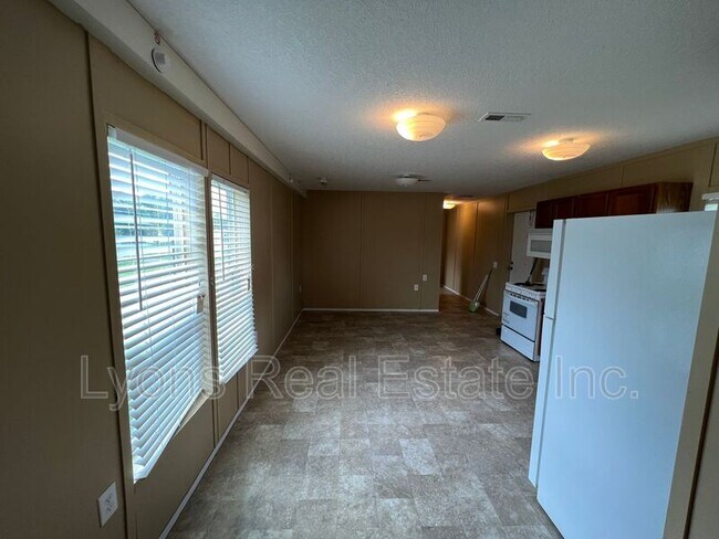 Building Photo - 8086 Heck Dr