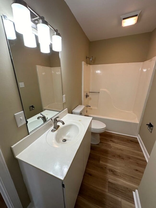 Building Photo - Condo / Burlington