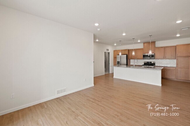 Building Photo - MODERN LUXURY 2BD/2BA/2CAR CONDO in Briargate