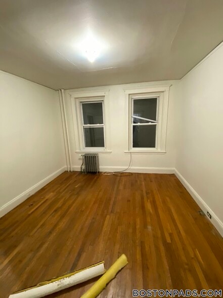 Building Photo - 235 Park Dr