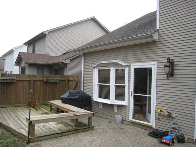 Building Photo - 2 bed + Bonus Room - Great School District...
