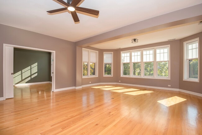 Building Photo - 1216 E Hyde Park Blvd