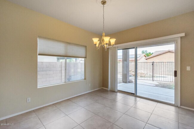 Building Photo - 454 E Baylor Ln