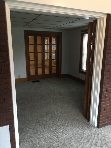 Building Photo - 1129 Brown Ave