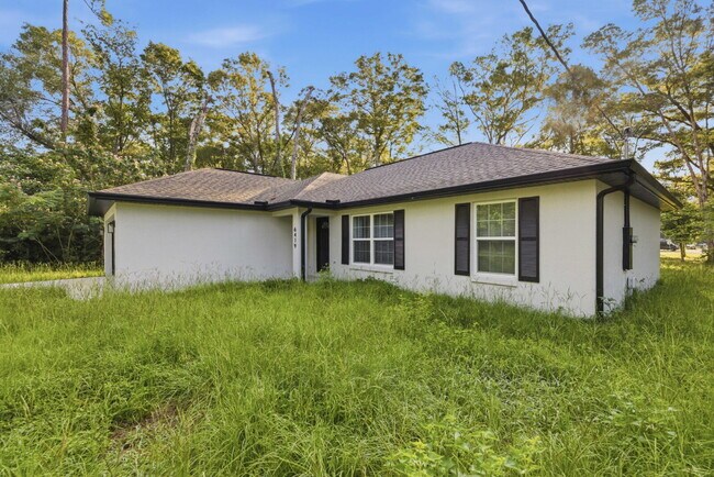 Building Photo - Available Now! Tastefully Designed 3 Bed, 2 Bath Home
