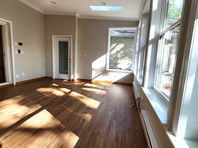 Building Photo - 1206 Lynn Terrace
