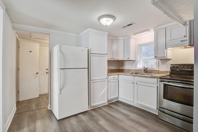 Building Photo - 4716 Mint Ave