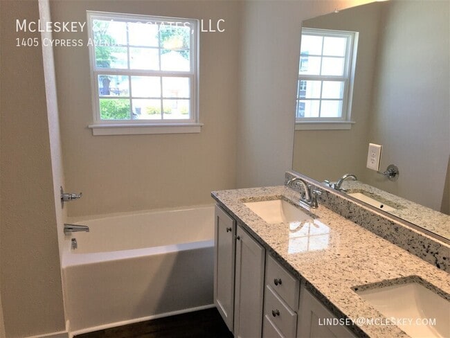 Building Photo - 1405 Cypress Ave