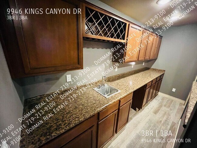Building Photo - 9946 Kings Canyon Dr