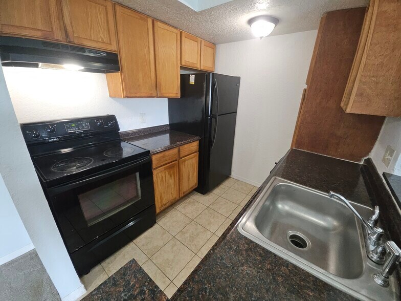 Building Photo - 5160 Conroy Rd