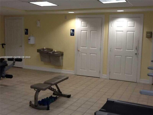 Building Photo - 101 Sidonia Ave