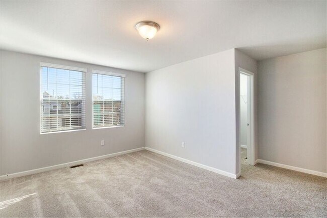 Building Photo - 2223 Macatawa Ln