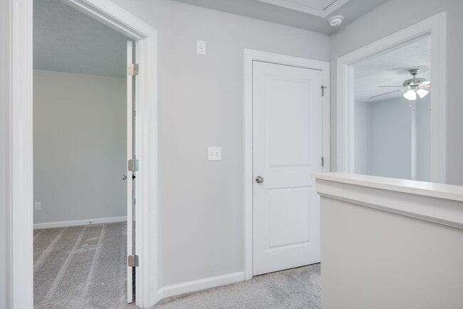 Building Photo - 3 Bedroom 2.5 Bath Townhouse