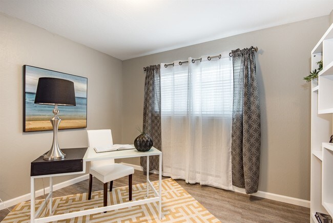 Interior Photo - 3680 Greenlee Dr