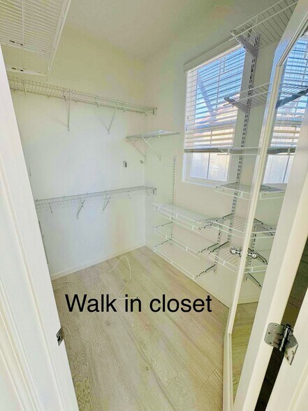 Building Photo - 205 Parc Place Dr