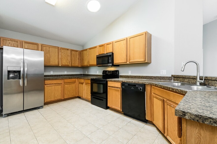Building Photo - 202 Tower View Dr W