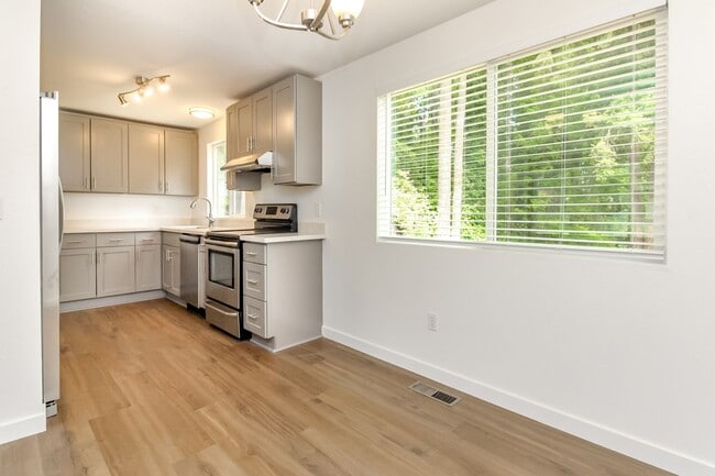 Building Photo - Four Bedroom House Near Camelot Park