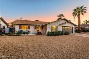 Building Photo - 1015 E Concorda Dr