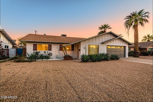 Building Photo - 1015 E Concorda Dr