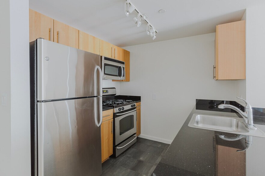 Building Photo - 4-75-75 48th Ave