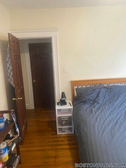 Building Photo - 244 Kelton St