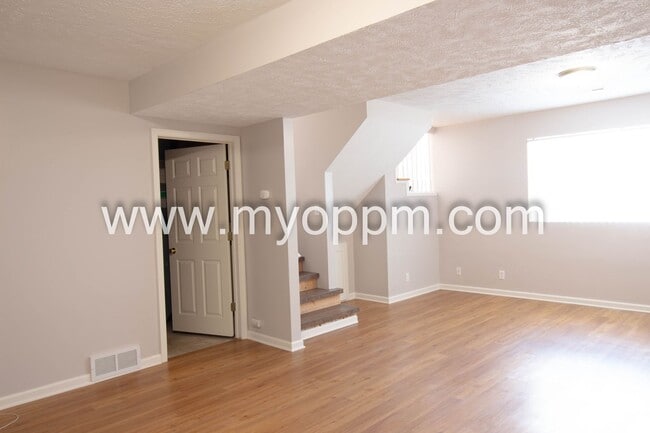 Building Photo - Available NOW! 3 Bedroom / 2 Bathroom Home | Northwest Omaha