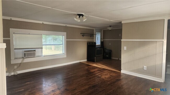 Building Photo - 206 E Reagan Ave