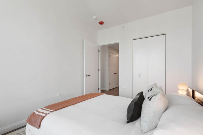 Building Photo - 1000 S Michigan Ave