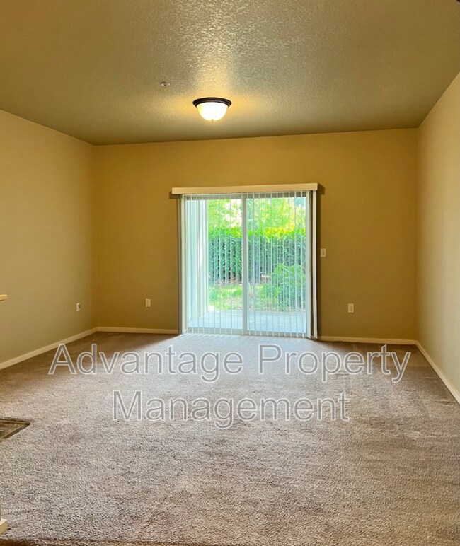 Building Photo - 519 Catron St N