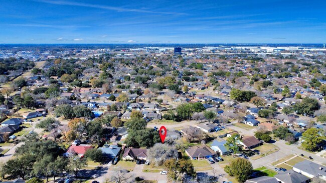 Building Photo - 15123 Kaler Rd